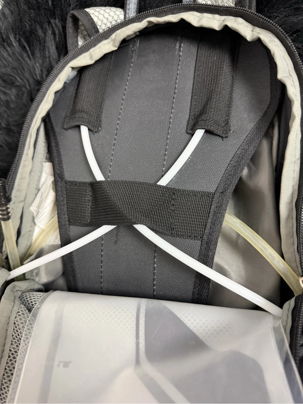 High Sierra Black 18 Vimba and Gray Men's Backpack Water- Lightweight Daypack